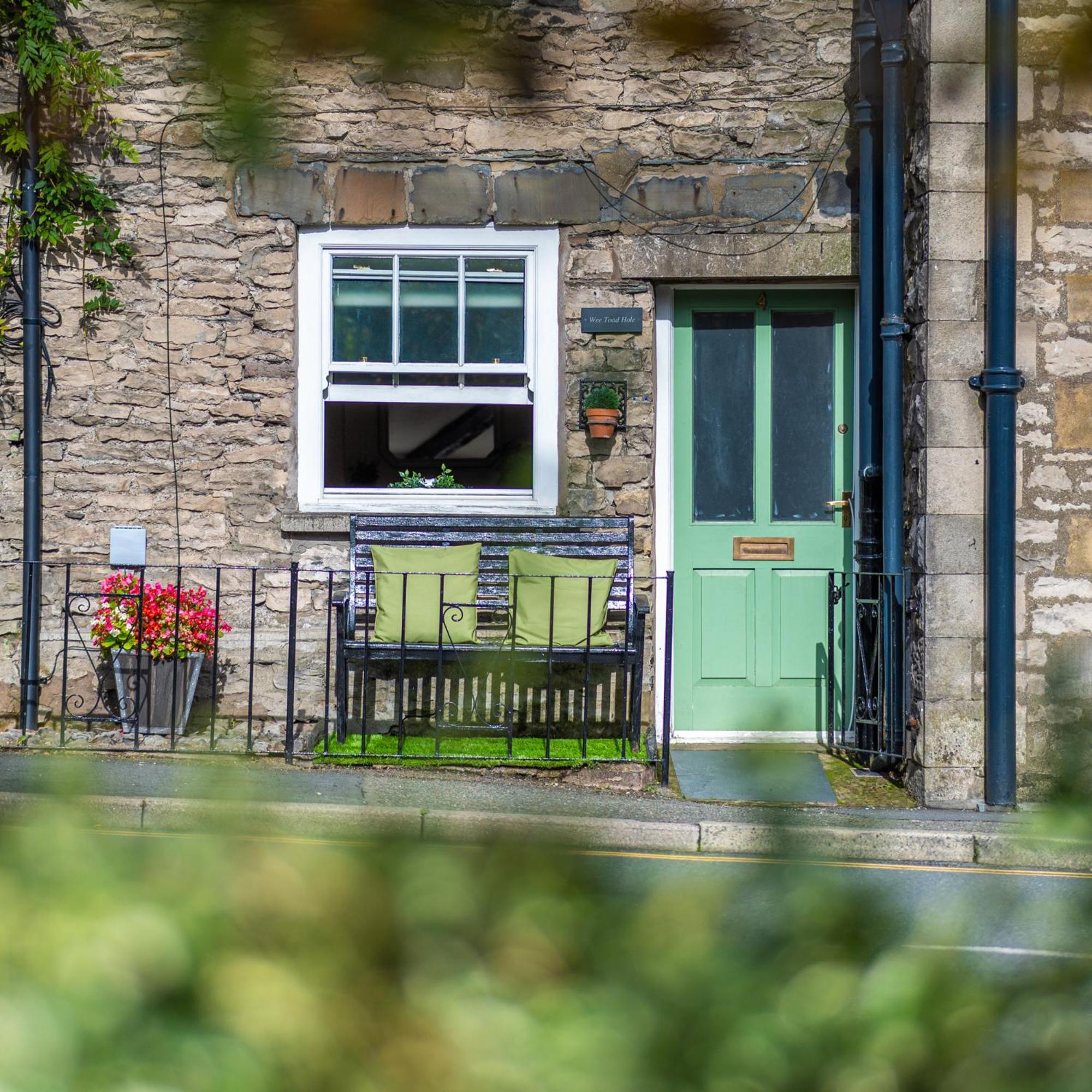 Wee Toad Hole Heart Of Kendal - Cottage Sleeps 4-6 - Dogs Welcome 외부 사진